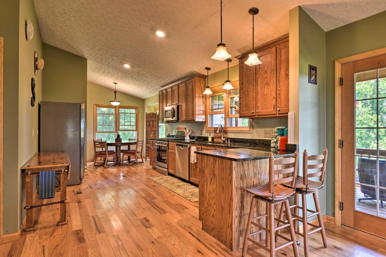 Villa Charming Galax Retreat With Wraparound Deck! Extérieur photo
