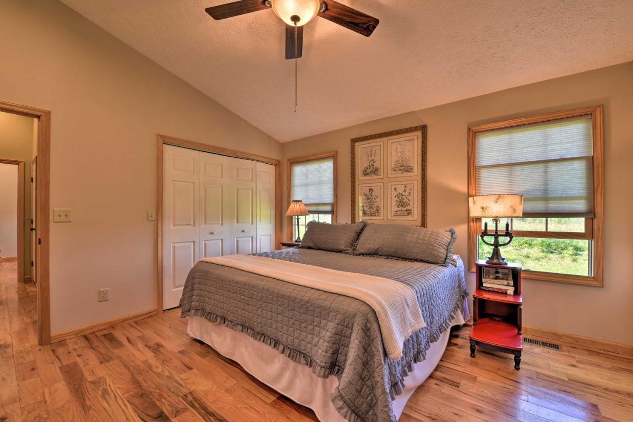 Villa Charming Galax Retreat With Wraparound Deck! Extérieur photo
