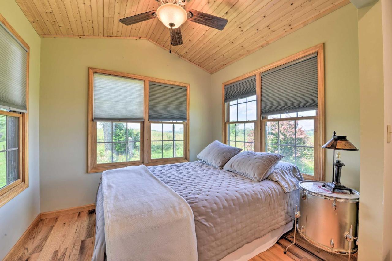 Villa Charming Galax Retreat With Wraparound Deck! Extérieur photo