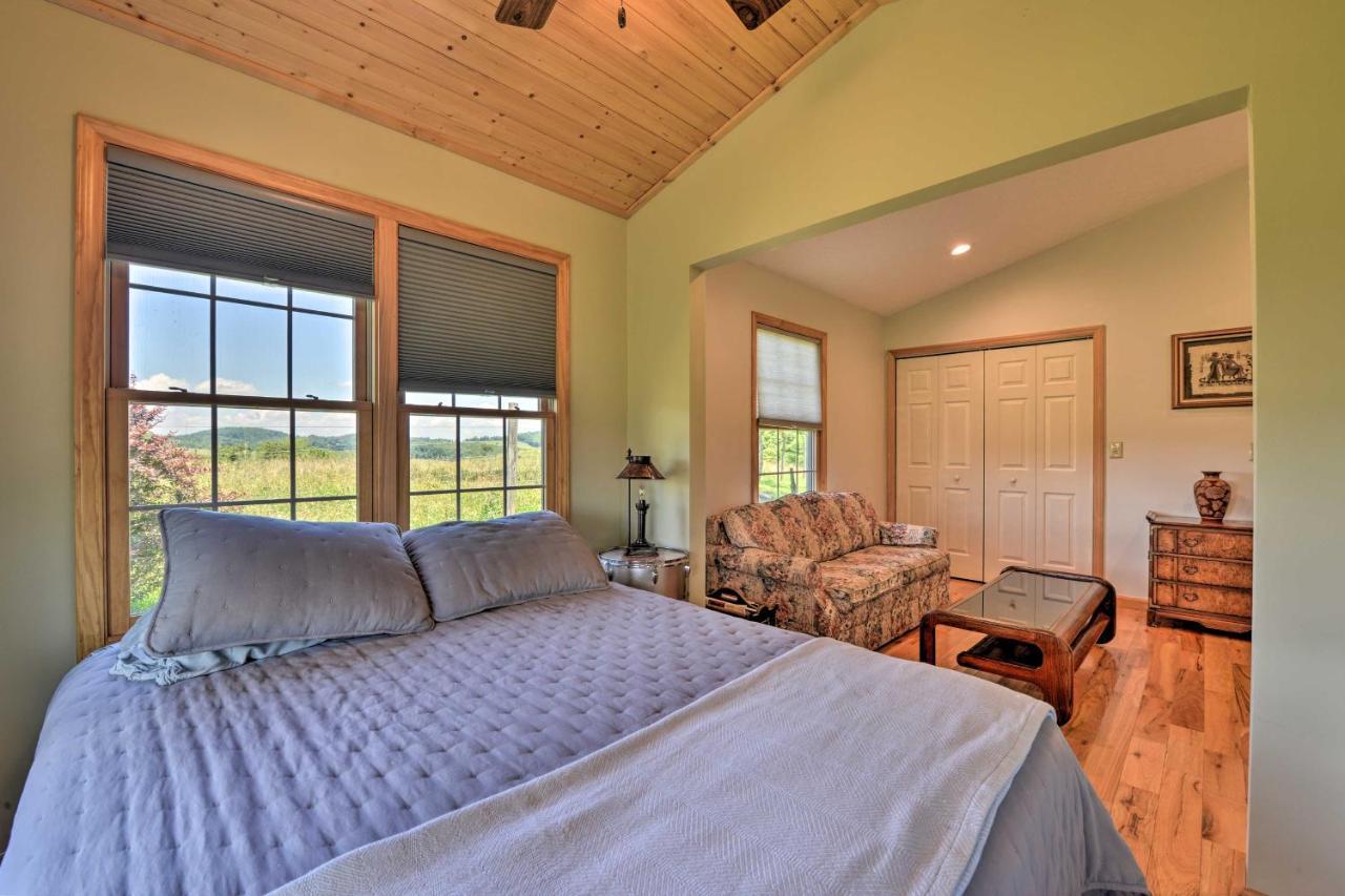 Villa Charming Galax Retreat With Wraparound Deck! Extérieur photo