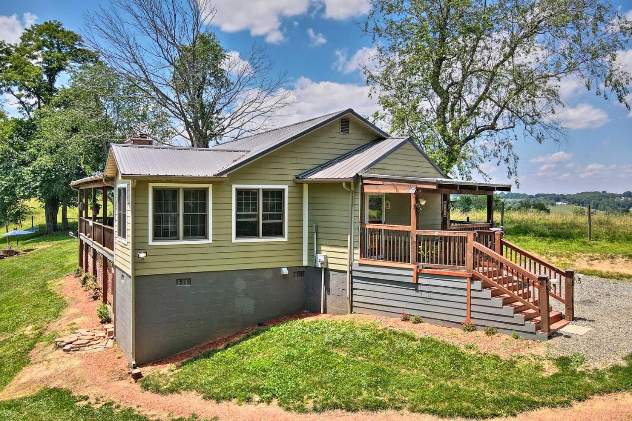 Villa Charming Galax Retreat With Wraparound Deck! Extérieur photo