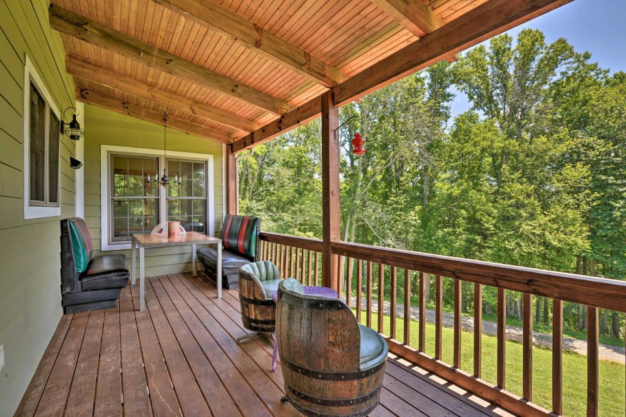 Villa Charming Galax Retreat With Wraparound Deck! Extérieur photo