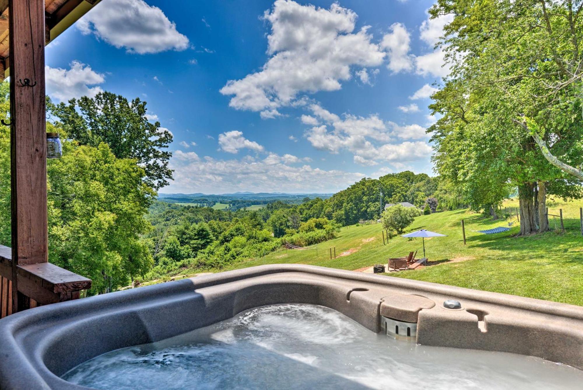 Villa Charming Galax Retreat With Wraparound Deck! Extérieur photo